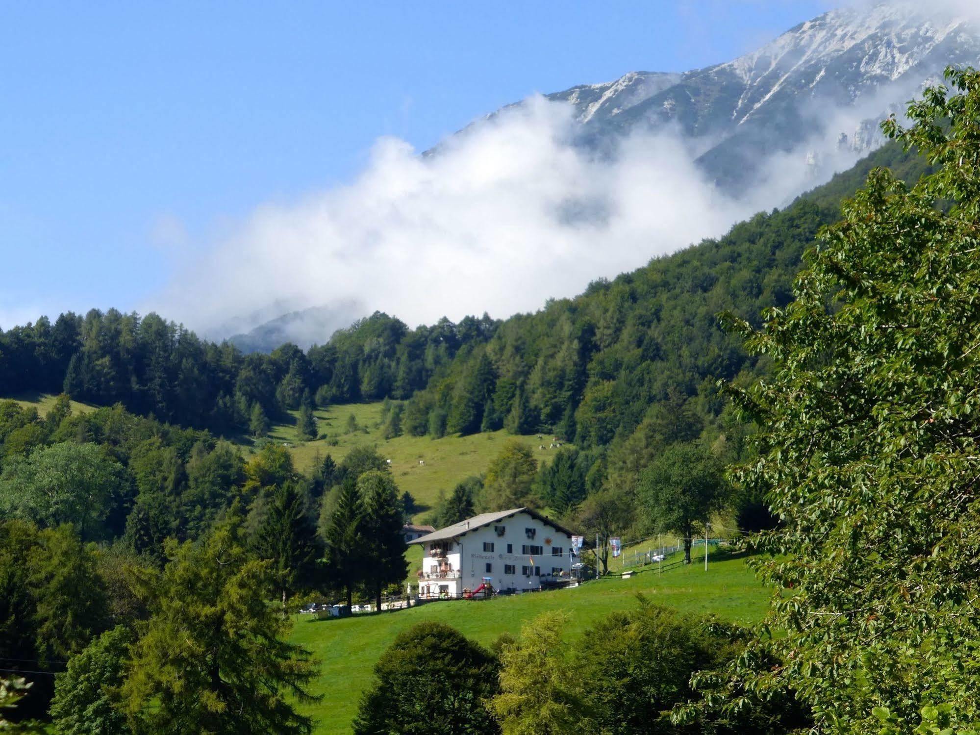 Rifugio Monte Baldo Hotel Avio Buitenkant foto