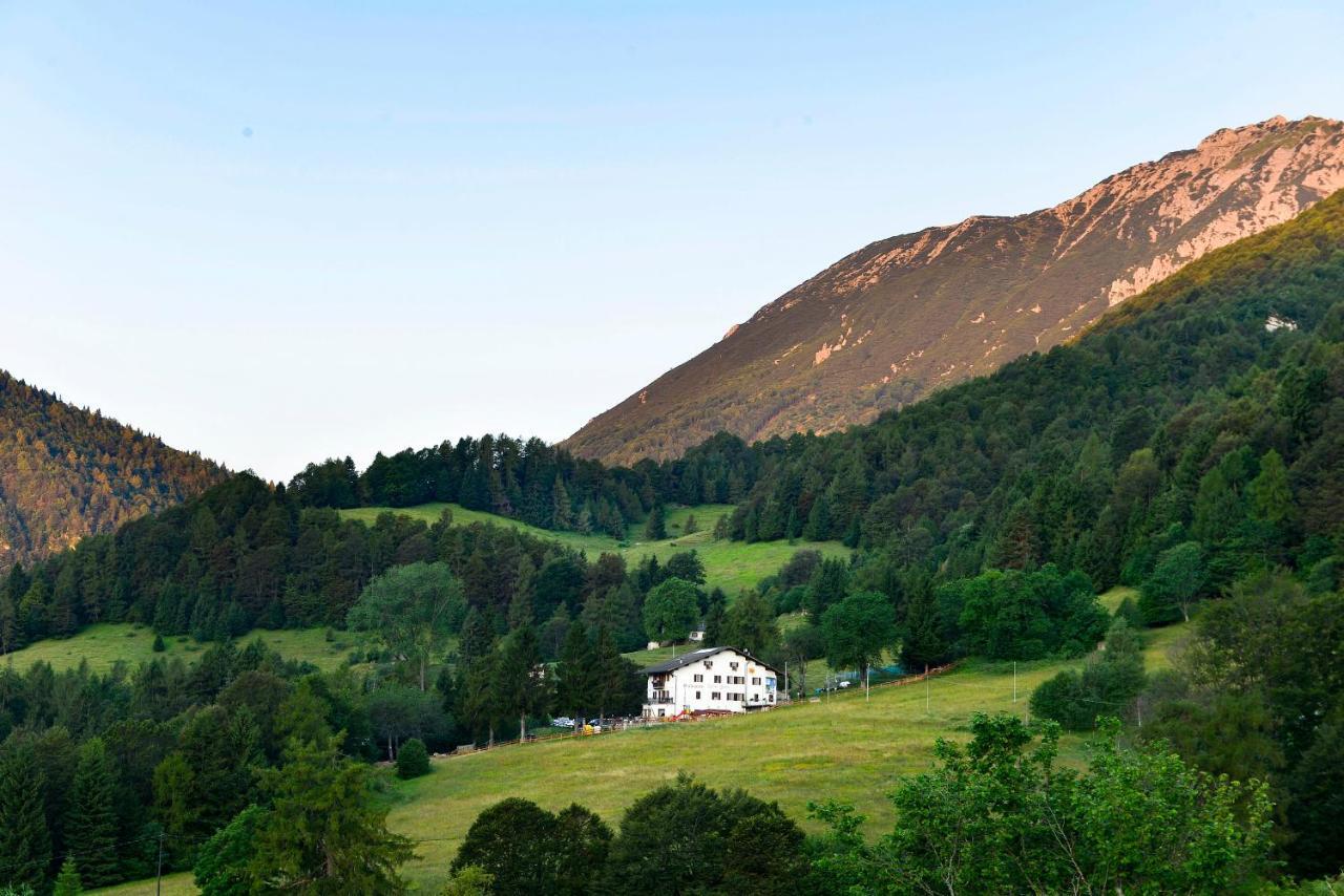 Rifugio Monte Baldo Hotel Avio Buitenkant foto